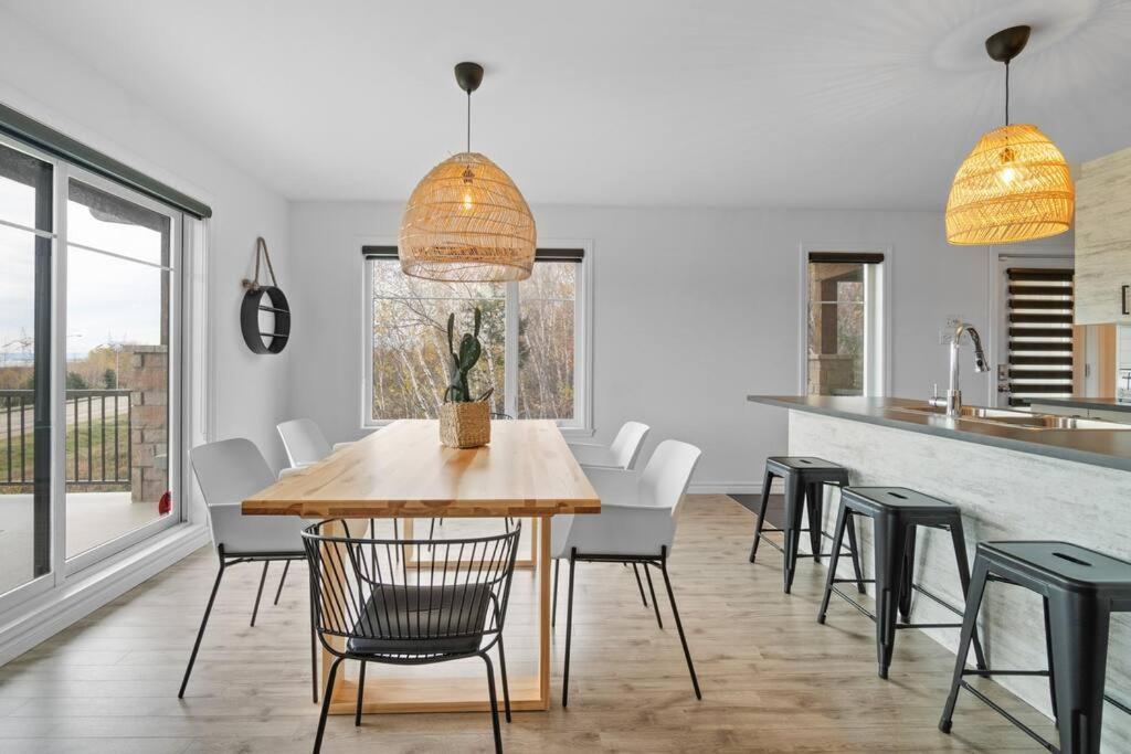 Initial - Boho - Mont-Sainte-Anne Appartement Beaupré Buitenkant foto