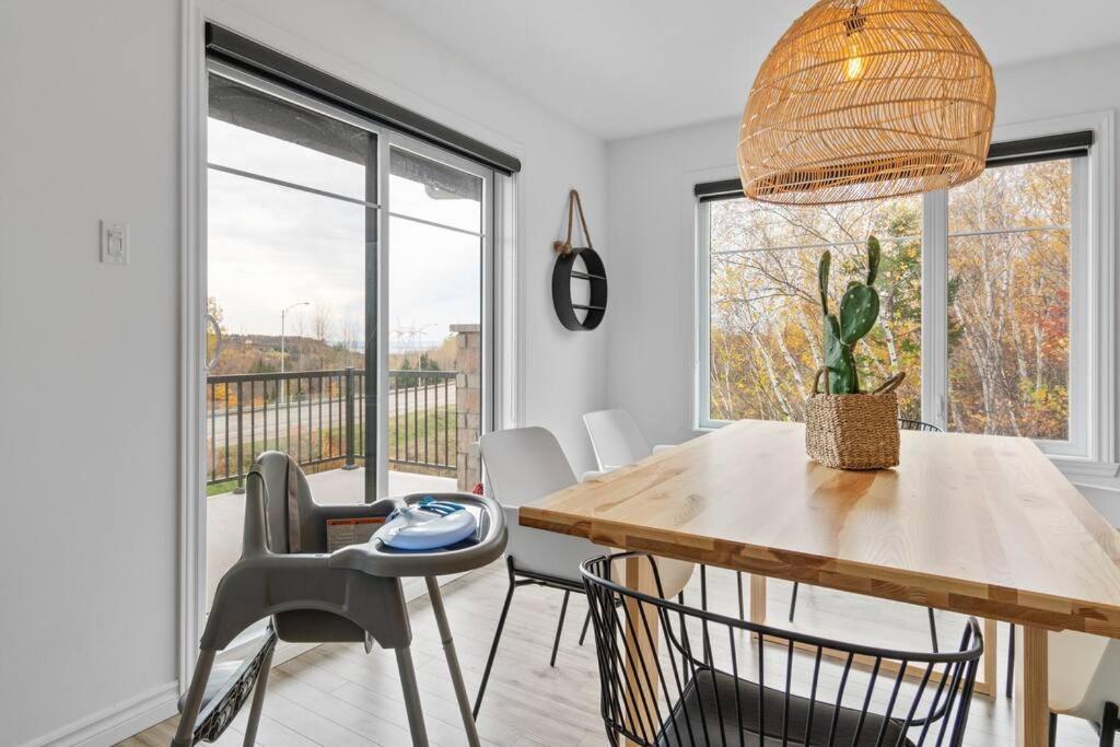 Initial - Boho - Mont-Sainte-Anne Appartement Beaupré Buitenkant foto